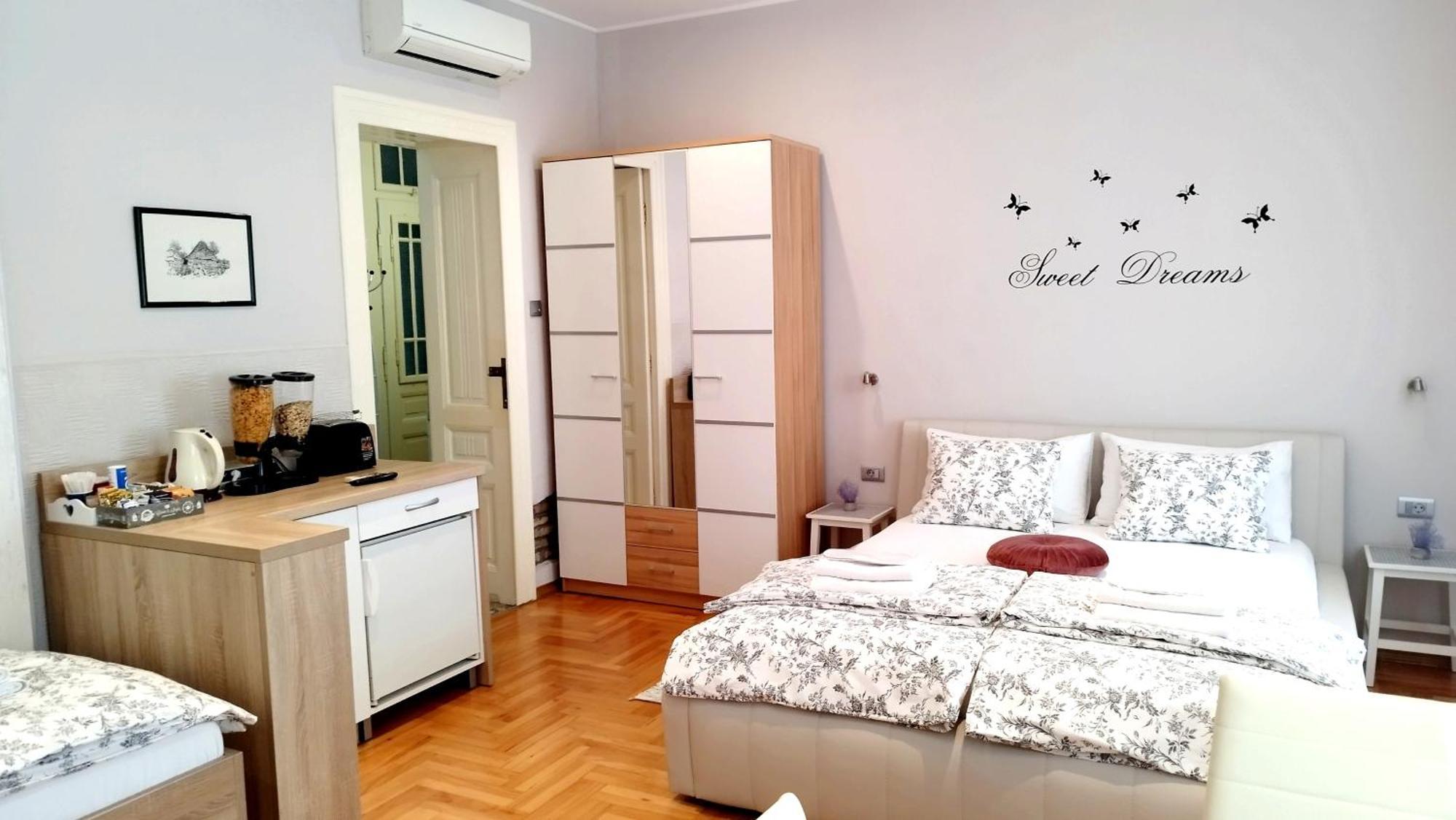 Lavender - City Room With Free Parking Pula Dış mekan fotoğraf