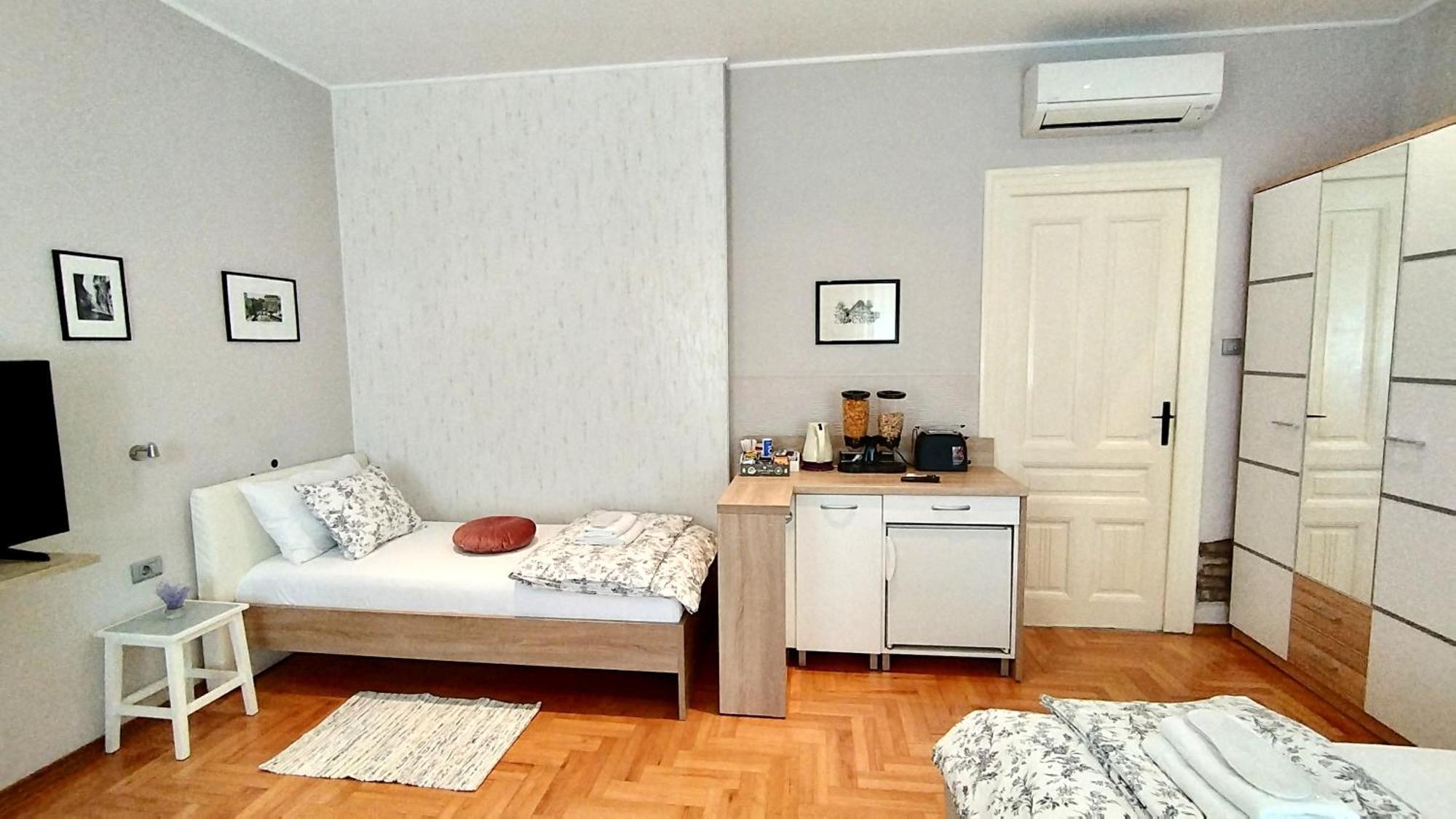 Lavender - City Room With Free Parking Pula Dış mekan fotoğraf