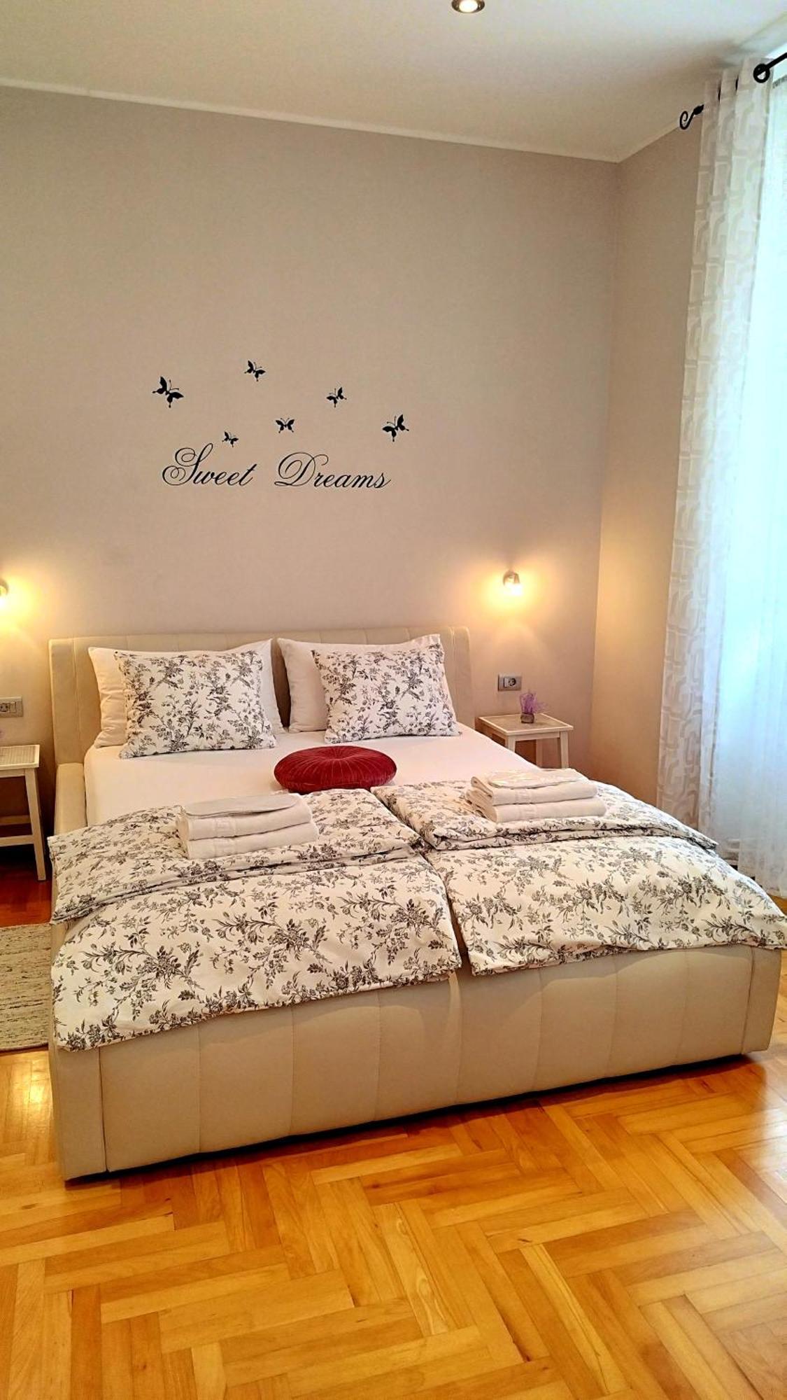 Lavender - City Room With Free Parking Pula Dış mekan fotoğraf