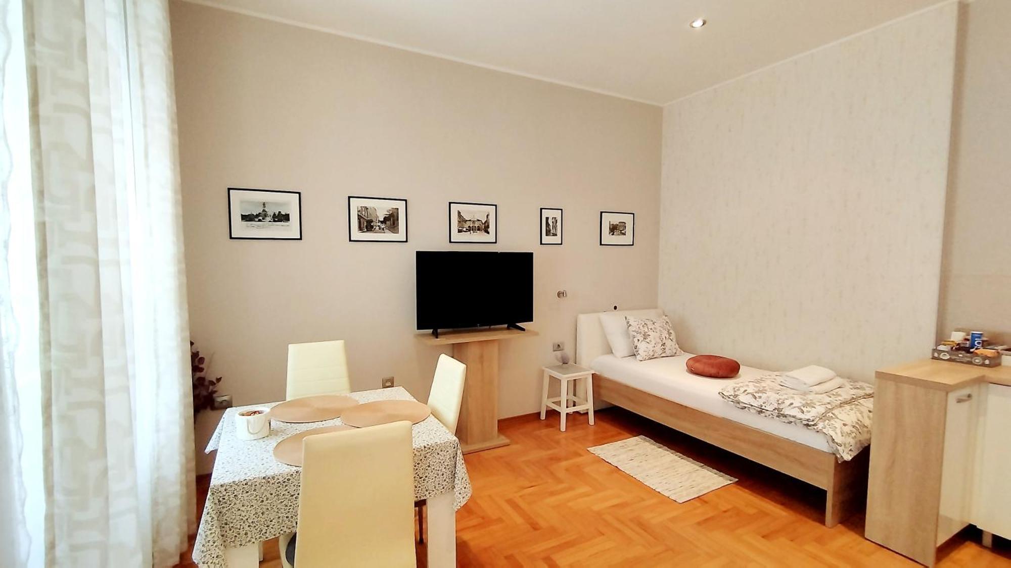 Lavender - City Room With Free Parking Pula Dış mekan fotoğraf