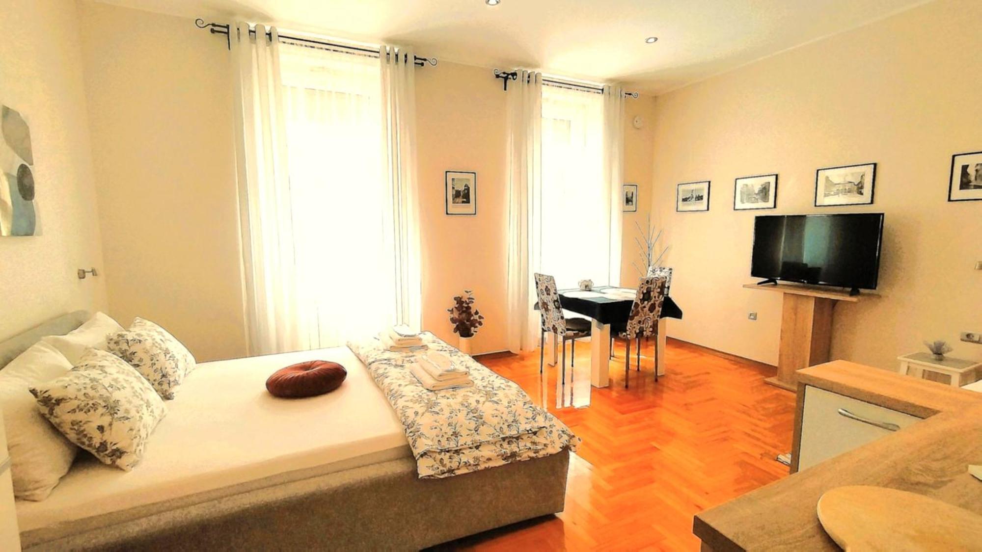 Lavender - City Room With Free Parking Pula Dış mekan fotoğraf