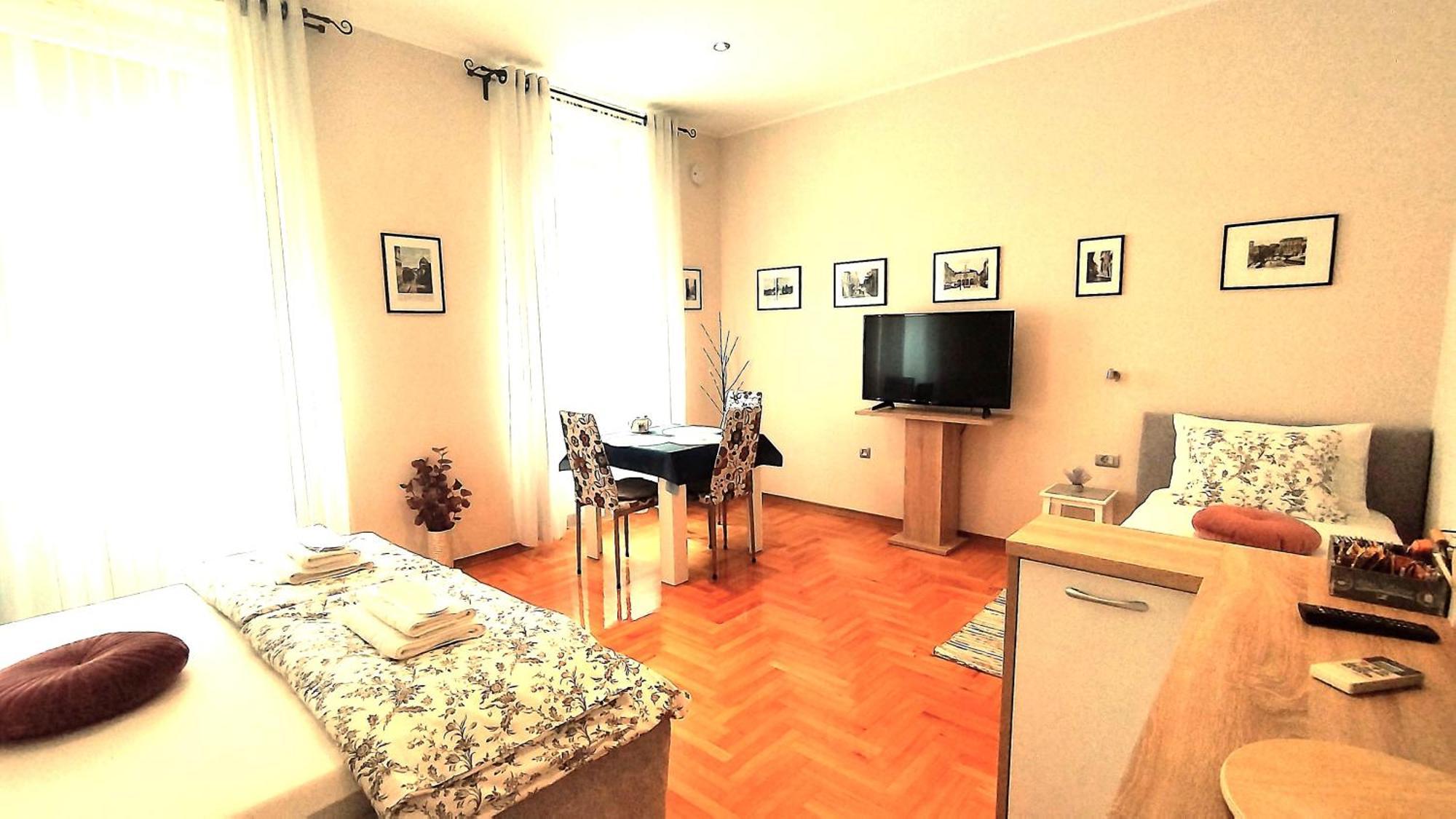 Lavender - City Room With Free Parking Pula Dış mekan fotoğraf