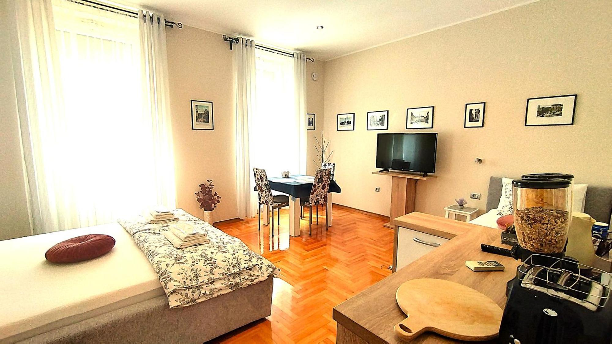 Lavender - City Room With Free Parking Pula Dış mekan fotoğraf