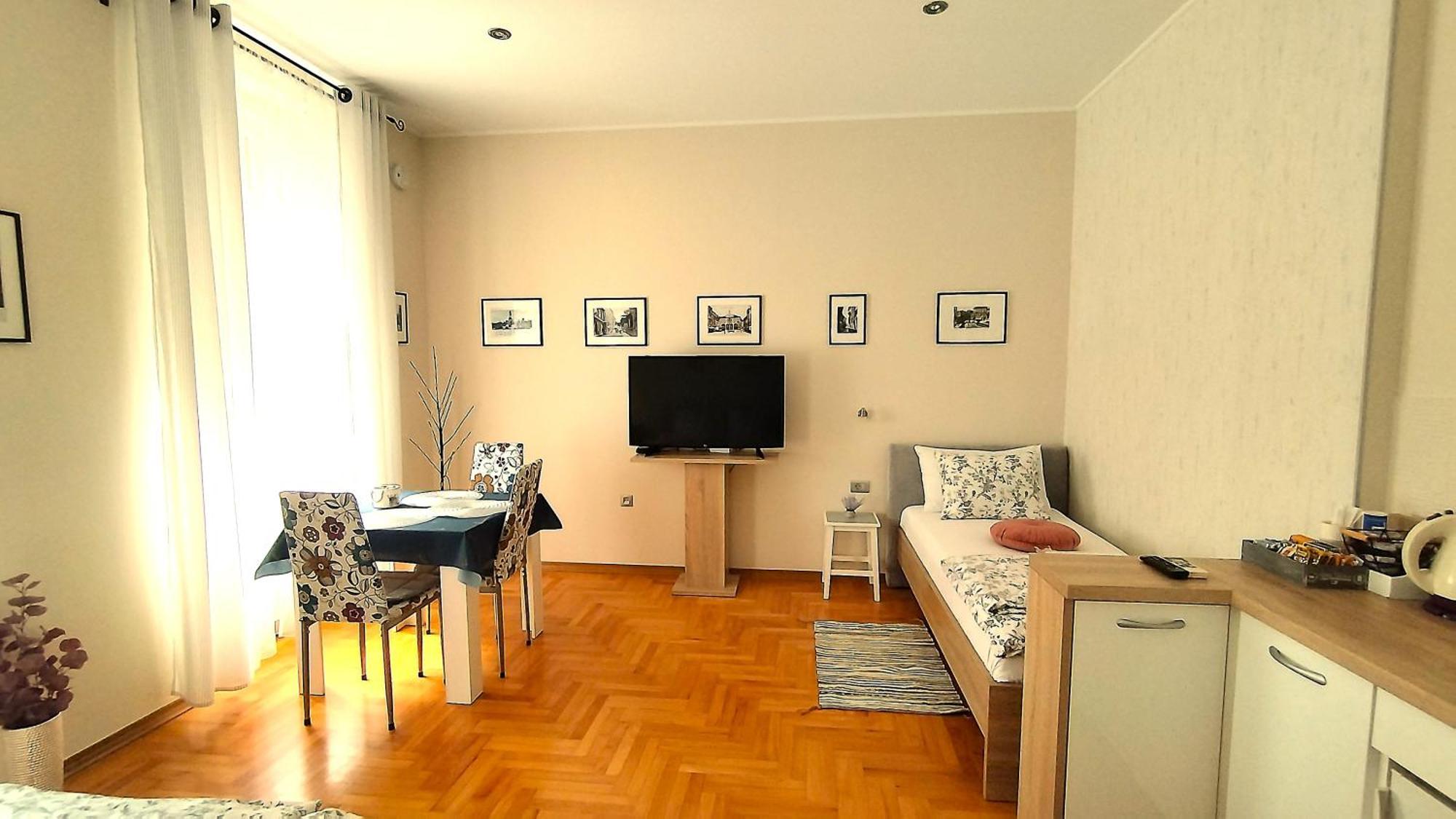 Lavender - City Room With Free Parking Pula Dış mekan fotoğraf