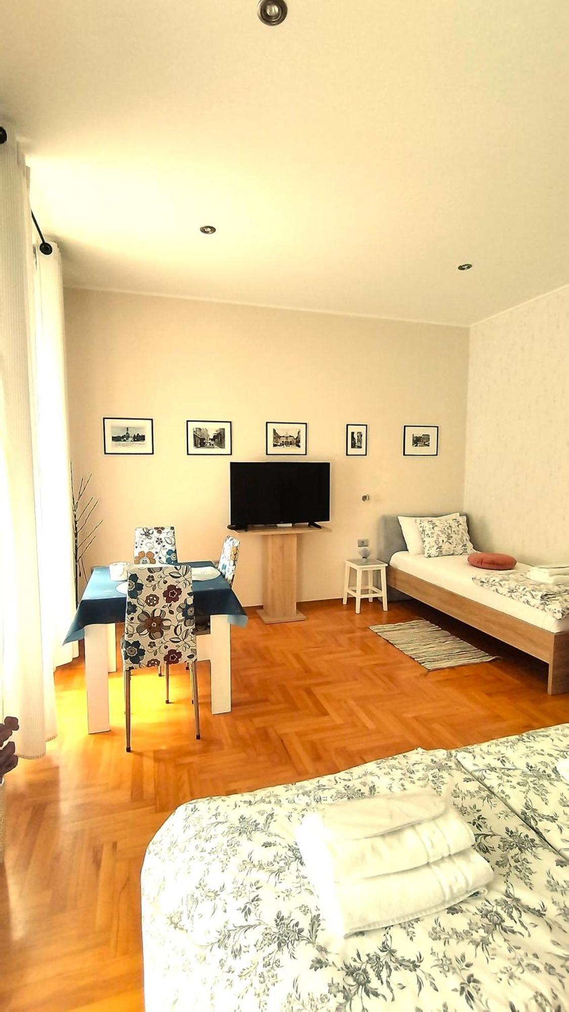 Lavender - City Room With Free Parking Pula Dış mekan fotoğraf