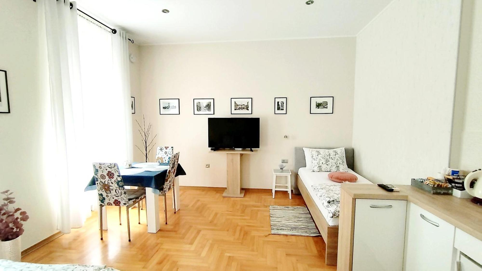 Lavender - City Room With Free Parking Pula Dış mekan fotoğraf