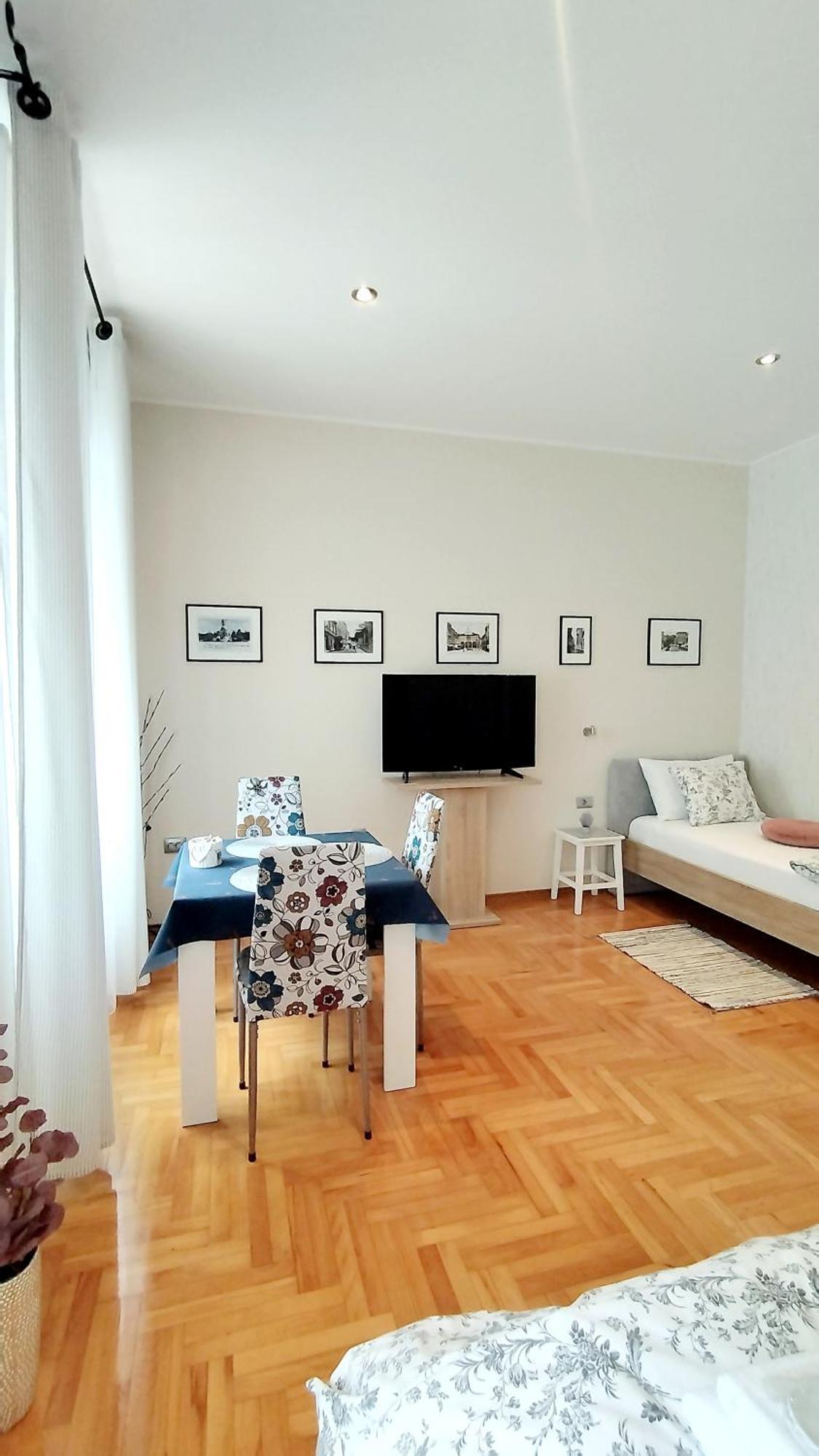 Lavender - City Room With Free Parking Pula Dış mekan fotoğraf