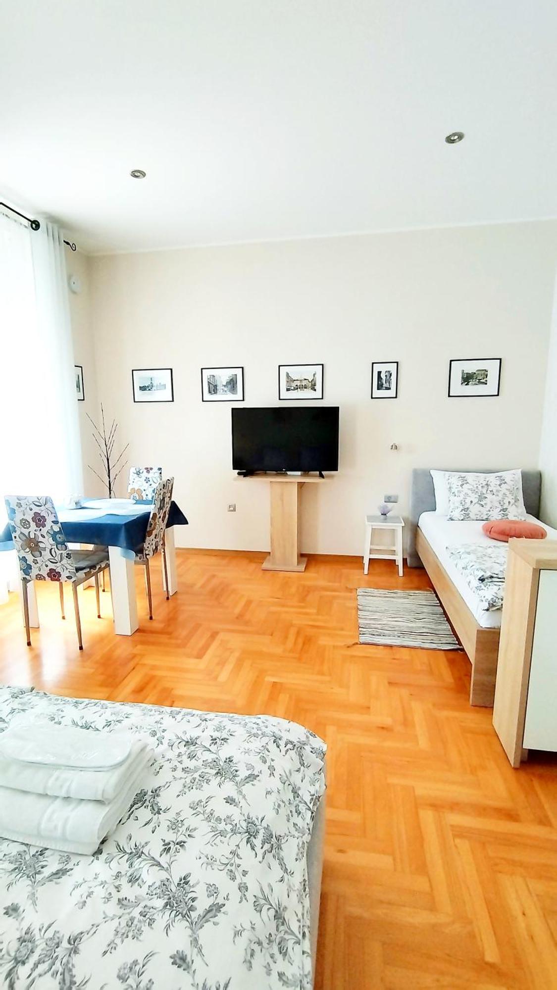 Lavender - City Room With Free Parking Pula Dış mekan fotoğraf